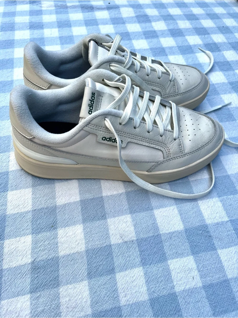 Adidas Aspyre Sneaker in Off-white